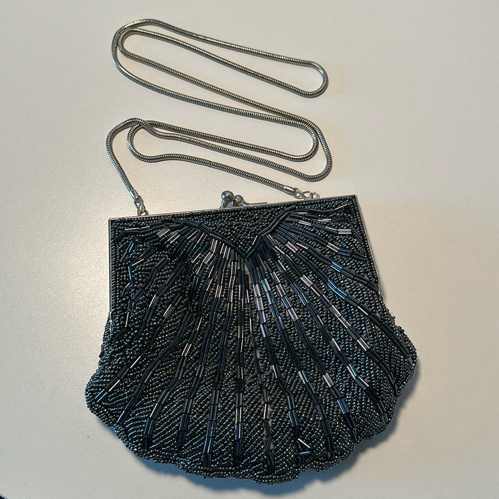 GUC Vintage Carolyne Barton Gray Silver Clam Shell Kiss Lock Purse
